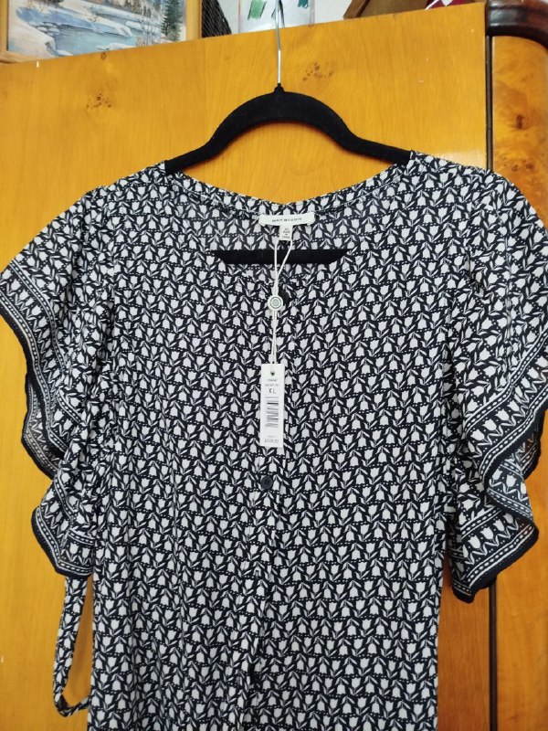 Бюстгальтер Roxy, Ремень Vince Camuto, Футболка Tommy Hilfiger, Платье Tommy Hilfiger, Комбинезон Max Studio, Льняной комбинезон Tahari, Пиджак Tommy Hilfiger 7