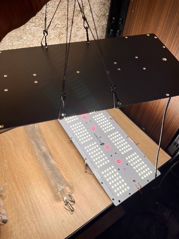 Палеты, гирлянда, контейнеры, grow лампа, системы полива и микроразбрызгиватели 4