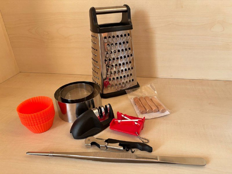 Кухонные принадлежности: тёрка, кольца, формы, точилки, штопор