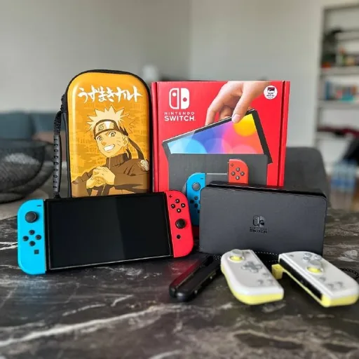 Nintendo Switch OLED, чехол, кастомные контроллеры HORI Split Pad