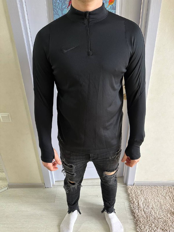 Рубашка Reserved, рубашка Zara, кофта Nike, ремешки Apple Watch 3