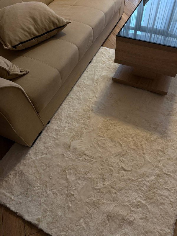 стул офисный, рабочий стол, ковры разных размеров и цветов 5