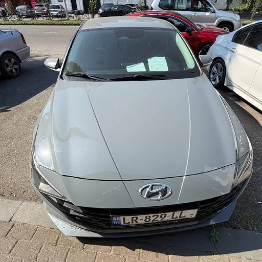 Hyundai Elantra 2022 седан