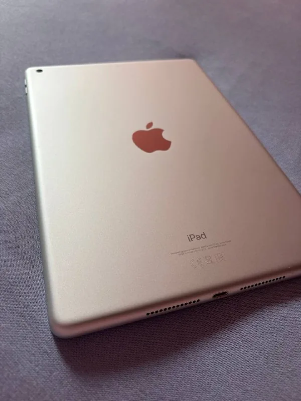 iPad 9 поколения, стилус, чехол 1
