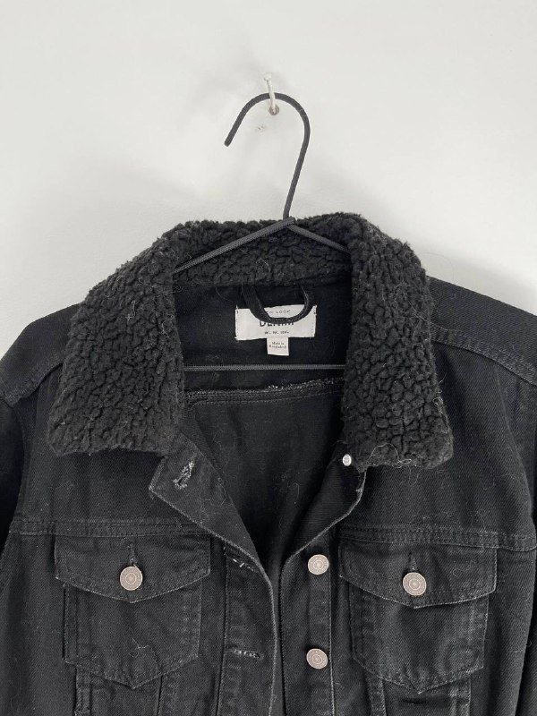 Джинсовая куртка с мехом на воротнике 2