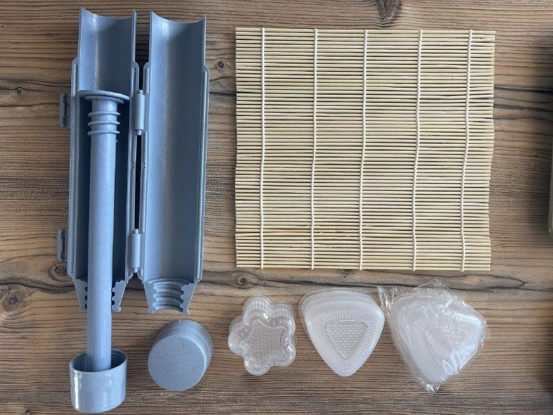 Посуды набор с тарелками, формы для выпекания и кухонные приборы 2