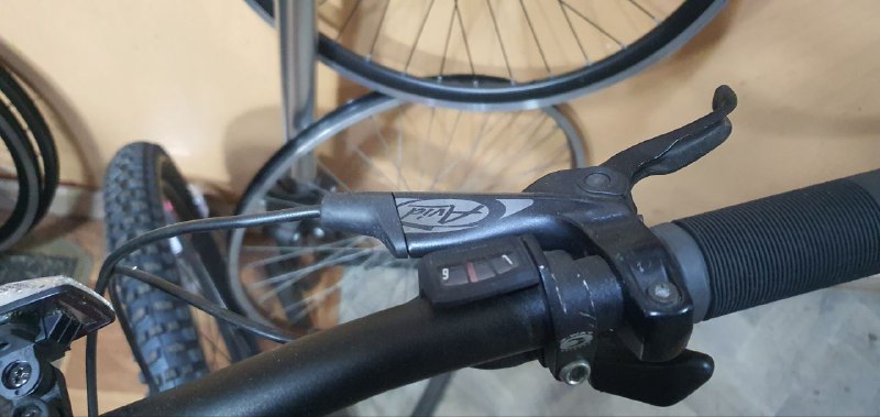 Велосипед KHS с гидравлическими тормозами Shimano 4