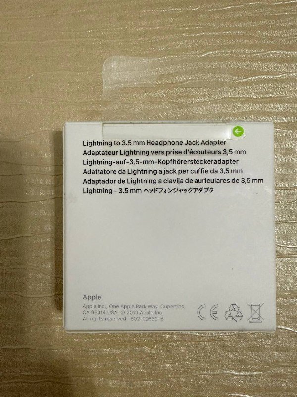 Адаптер Lightning to headphone jack 2