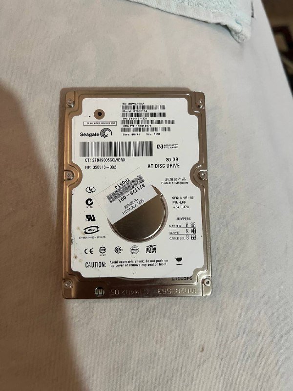 Жесткие диски Toshiba и Seagate с кабелями 2