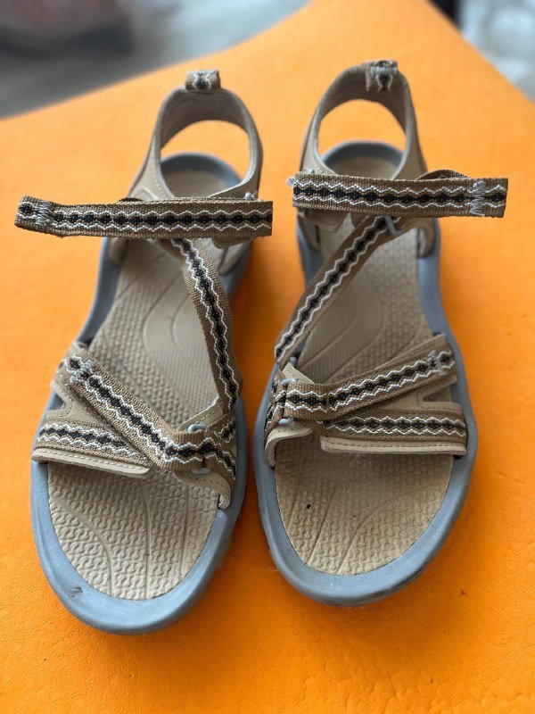 Набор для бадминтона, мышка, лампа для ноутбука, шлем, тапочки, клеенка, сандали, шампуры, когтерезка 8