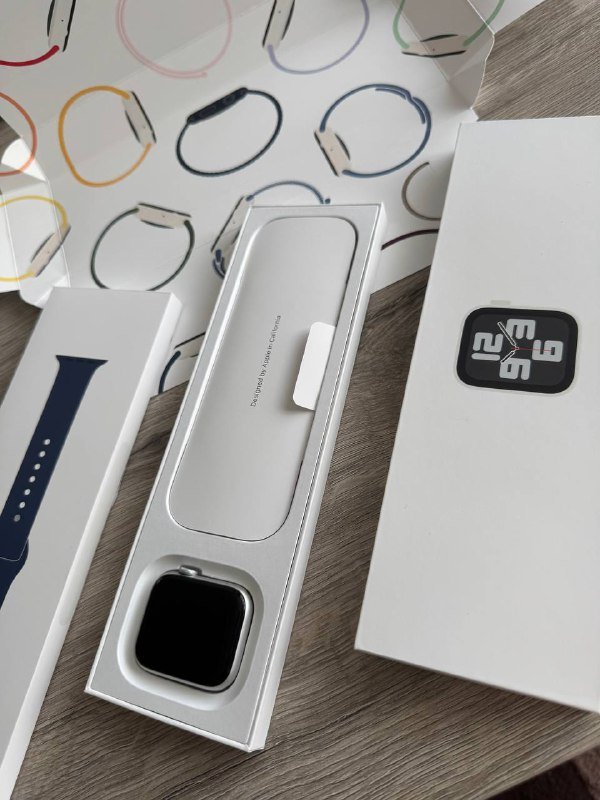 Apple Watch SE 2 44mm Silver, ремешки 2