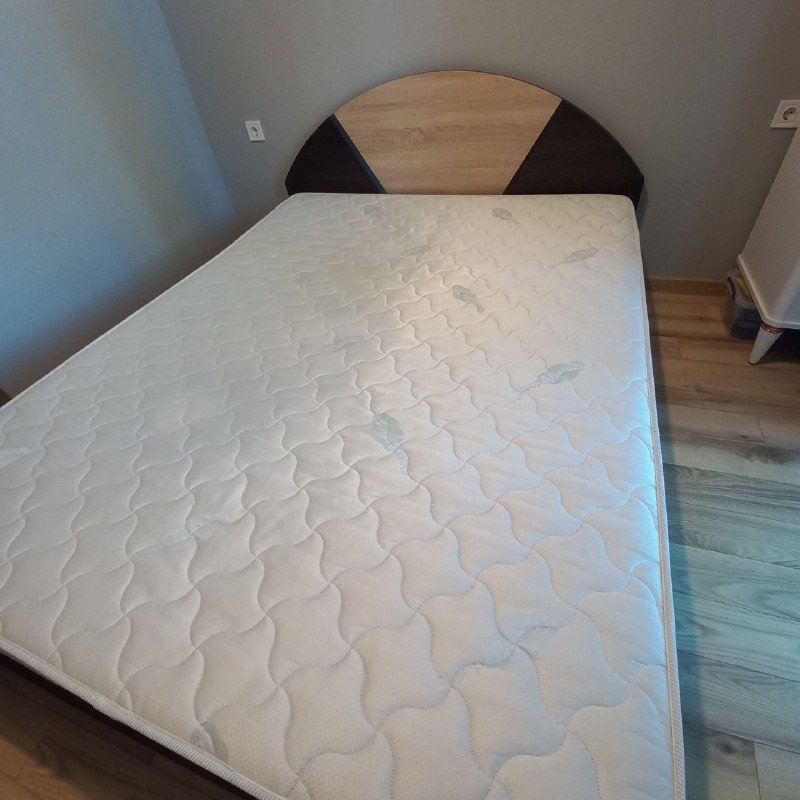 Кровать и матрас 1,60 × 2,00