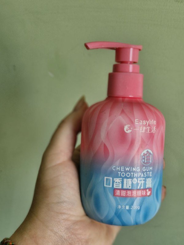 Книги, консилер, сухой шампунь, зубная паста, кожаная юбка, термокружка, двубортный пиджак, кейп, очки 6