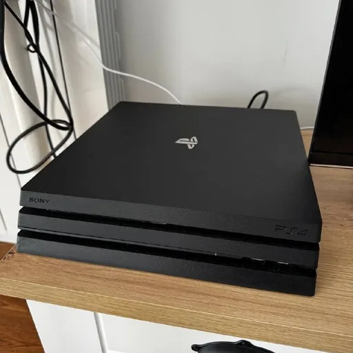 Playstation 4 Pro, 2 джойстика, игра Farcry New Dawn