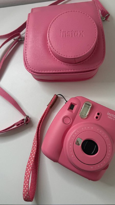 Instax 9 mini camera with case
