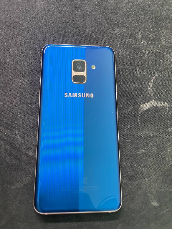 Телефон Samsung Galaxy A8