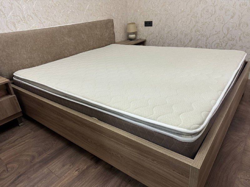 Кровать с матрасом и тумбочками 170х200 2