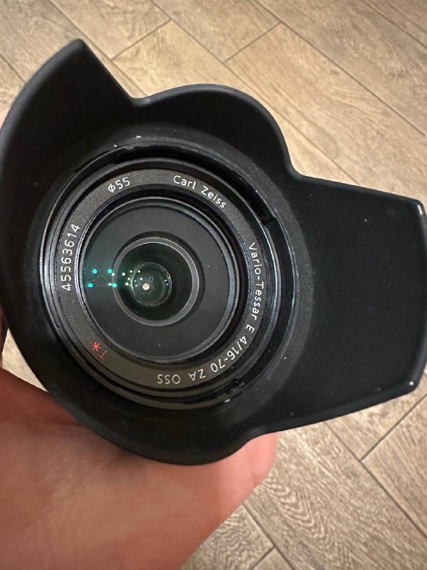 Объектив Sony Zeiss 16-70 mm f/4 ZA OSS с блендой 3