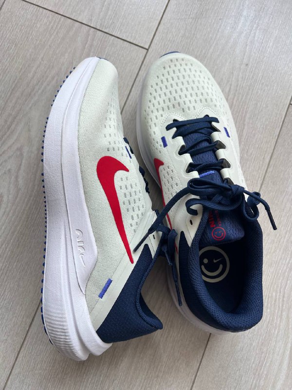 Nike Air Zoom Winflo 10 Sea Glass University Red 3