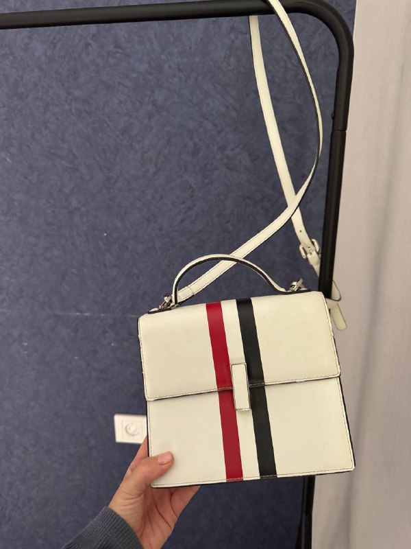 Кроссовки Calvin Klein, Сумка Coins, Сумка Эконика, Лоферы, Платье в пайетках 7