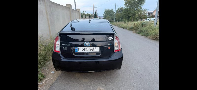 Toyota Prius 2012 г., гибрид, 180000 миль, комплект зимних покрышек 4