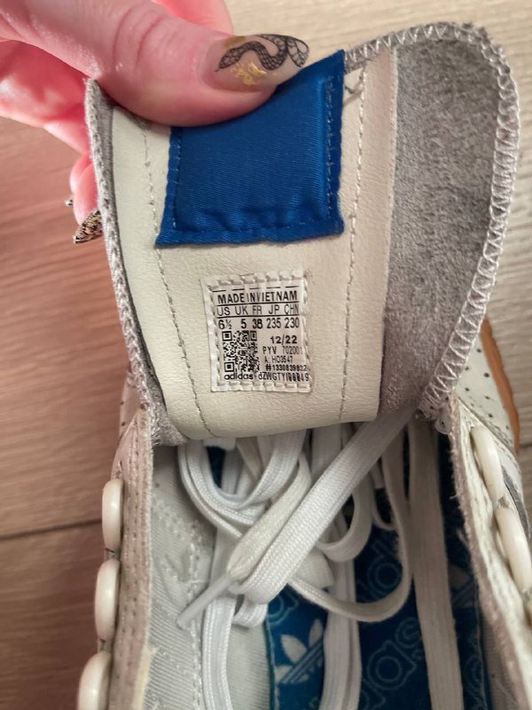 Оригинальные кроссовки adidas 4