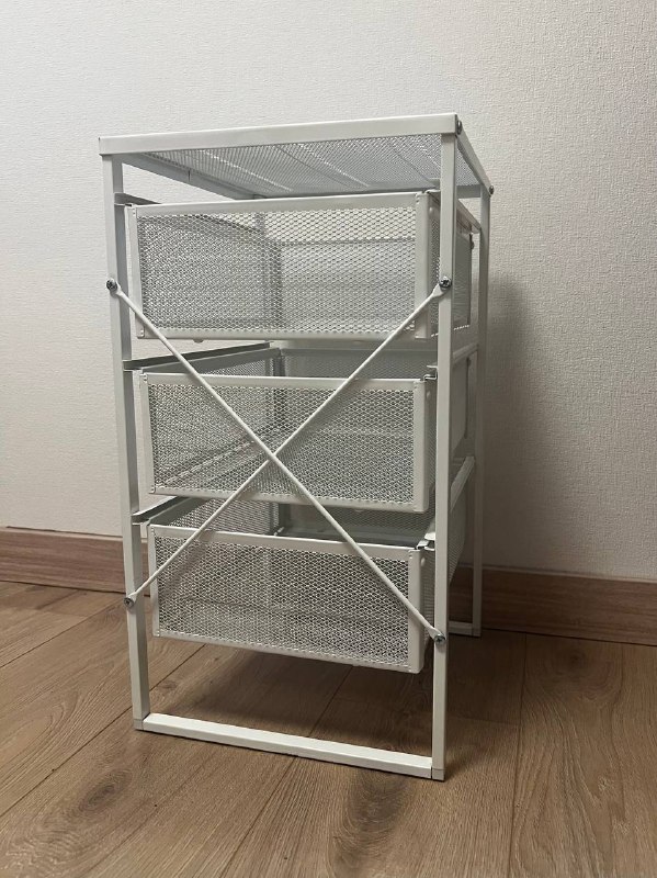 Белая тумбочка с тремя отсеками 4