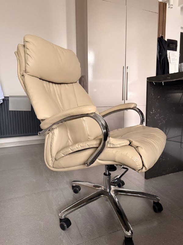 Офисное кресло