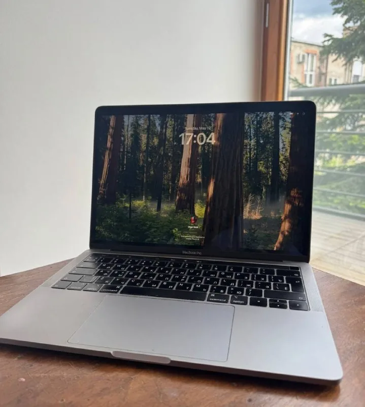 MacBook Pro 13-inch 2019 1