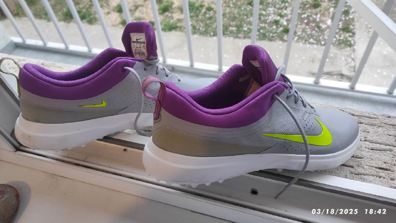 Новые, оригинал кроссовки nike, размер 41 4