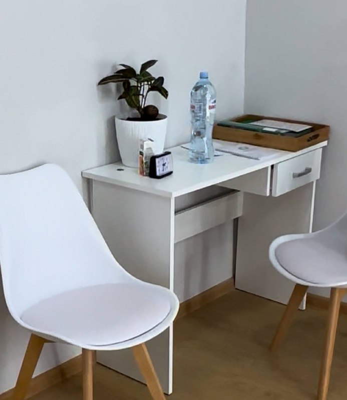 Напольный светильник Jisk, Стол белый 140х60, Две лампы, Стеллаж большой, Стеллаж малый, Ковер, Чайник xiaomi 2