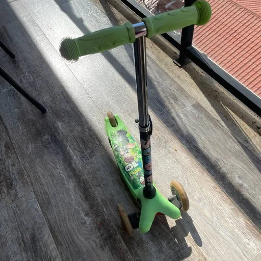 Children's scooter