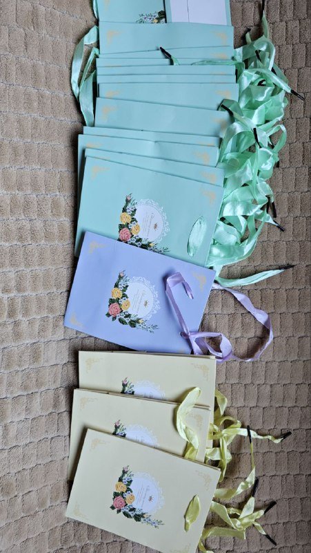 шары, подарочные коробки, пакеты, бумага для обертывания, свечи и ленты