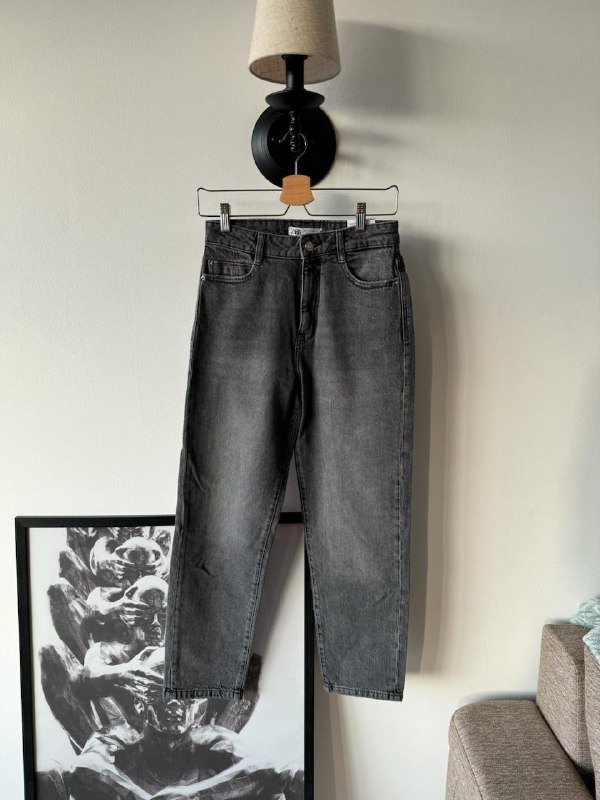Джинсы Mango черные размер eur 36, Джинсы Zara светло-серые размер eur 36, Джинсовые шорты Pull & Bear размер eur 34, Джинсы Zara серые размер eur 36 5