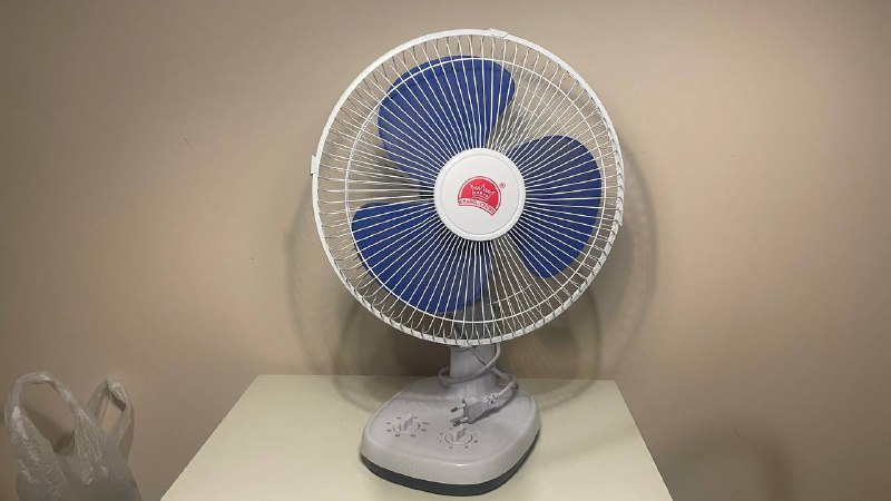 Стол, Лампа, Штатив, Ноутбук, Powerbank, Жесткий диск, Вентилятор, TV приставка, Зубная щетка, Яндекс станция 7