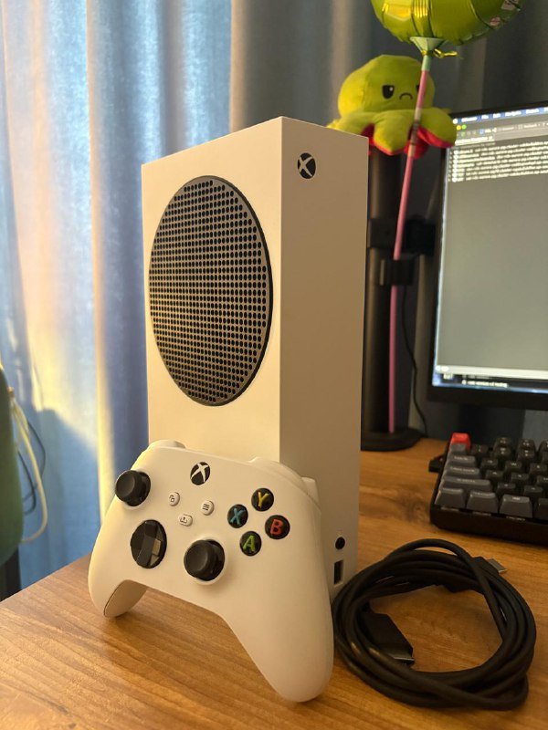 Xbox Series S (512GB) с комплектом аксессуаров