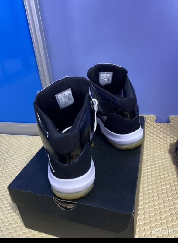 Кроссовки оригинал размер 39