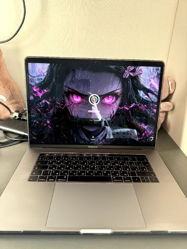 MacBook Pro 2017 с touch bar Intel Core i7 16GB RAM 512GB 3