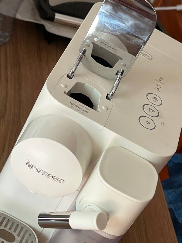 Кофемашина De’Longhi Nespresso Lattissima One EN510.W