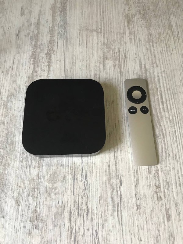 Apple TV приставка с пультом 3