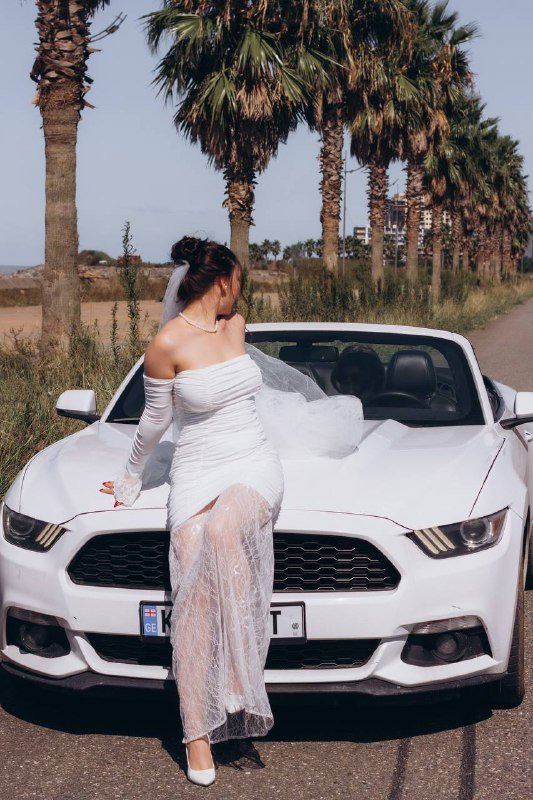 Свадебное платье мини, пуховик молочный, пальто