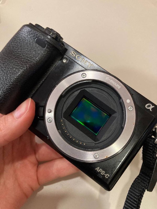 Sony a6000 camera with e-mount lens 18-55 6