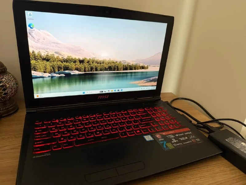 Игровой ноутбук MSI GL62M 7RDX 1