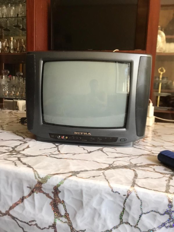 Комод, тумбочки, столик, стулья, зеркало, хрустальные вазы, старые счёты 6