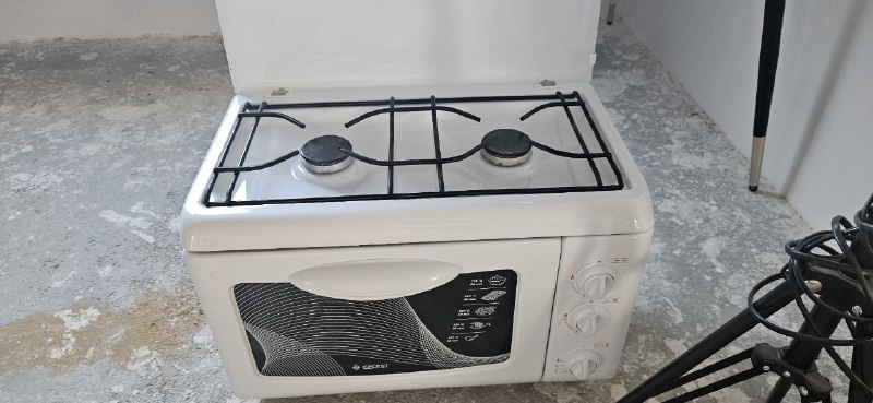 Маленькая компактная плита с духовкой
