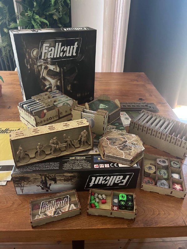 настольные игры Fallout с органайзером 2