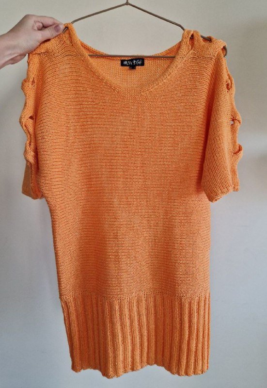 Ярко-морковная кофта с вырезами на плечах размер S 2