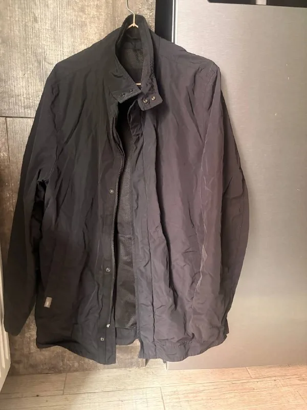 Куртка Hugo Boss, майка Zara, рубашка Pull&Bear 1