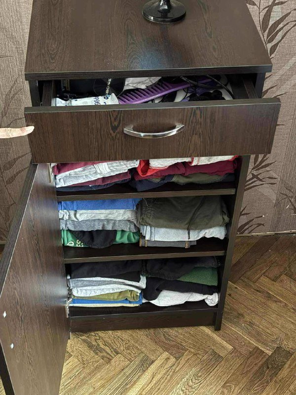 шкаф, письменный стол 9