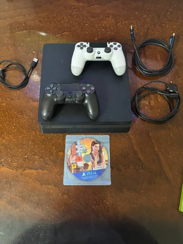Playstation 4 Slim, диски GTA 5, аккаунт с играми